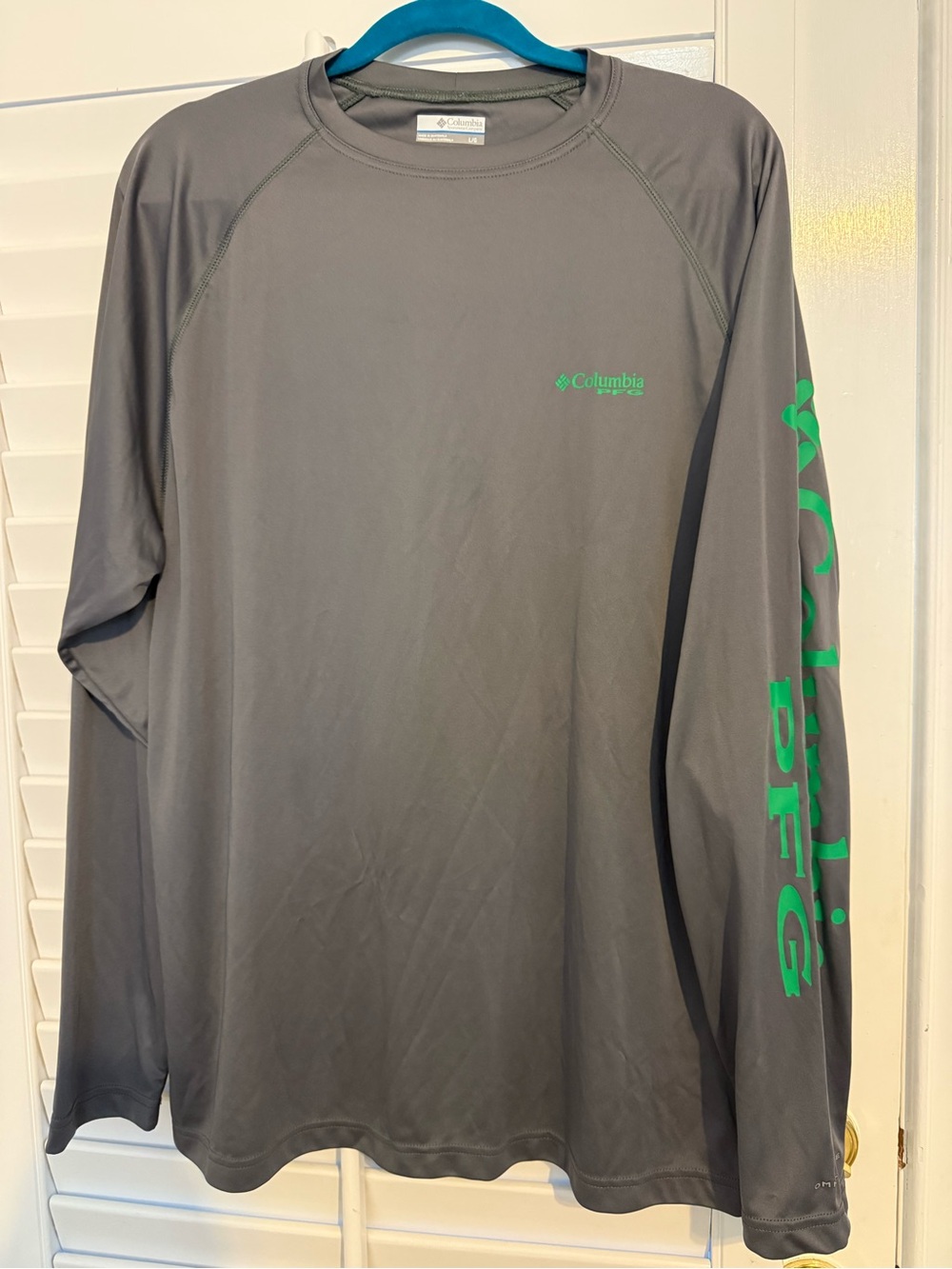 Columbia Gray Long-Sleeve PFG Performance Tee with Green Logo